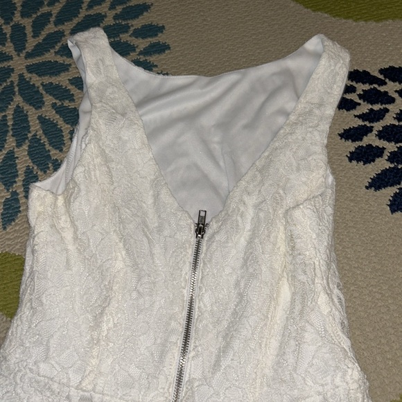 Lace sleeveless dress LAST CHANCE BEFORE ITS DONATED - Picture 4 of 4